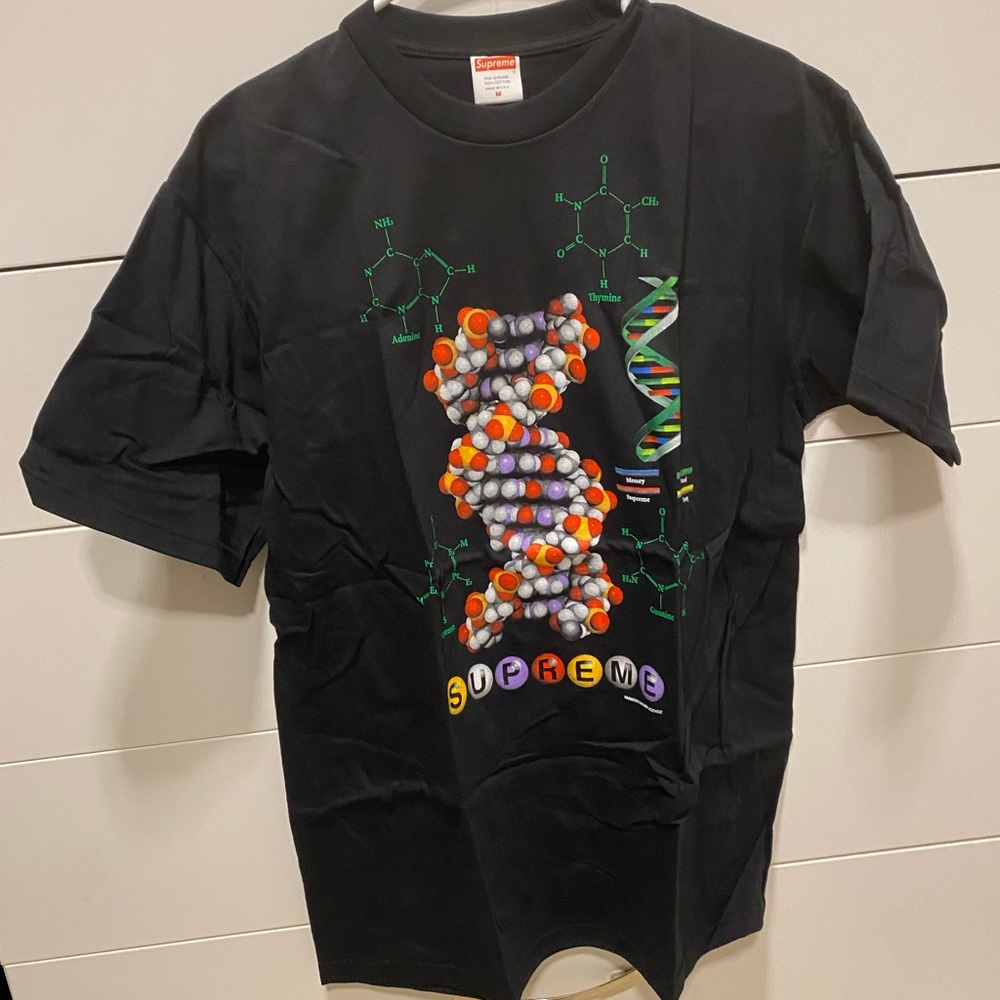 SUPREME Medium DNA Tee FW17T18